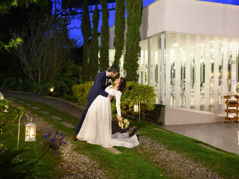 Montaje floral de gala en Hacienda Chic — decoración de evento en Bogotá